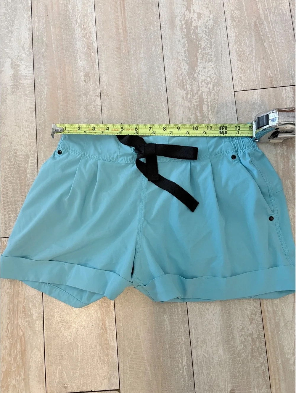 Lululemon Women’s Size 8 Blue Summer Drawstring Athletic Shorts Pockets
